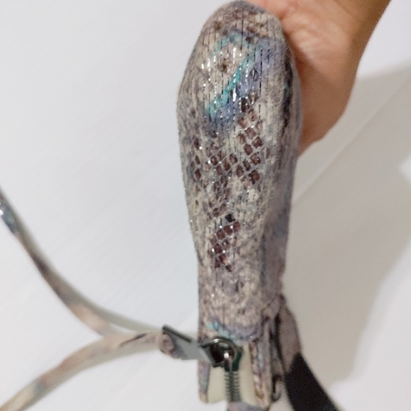Aimee Kestenberg Iridescent Reptile Pattern Leather Crossbody Phone Bag Purse - Picture 8 of 11
